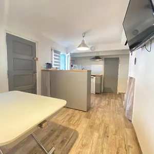 Appartement La Cle Maison De Ville, Clim, Wifi A La Bayore, Hyères